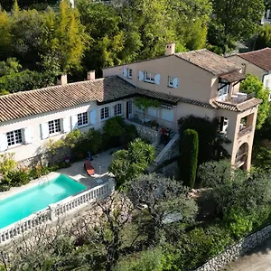https://les-petites-terrasses.fr-provencehotel.com